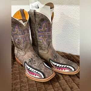 Tin Haul Ladies' Man Eater Pink Shark Western Boots Size 9